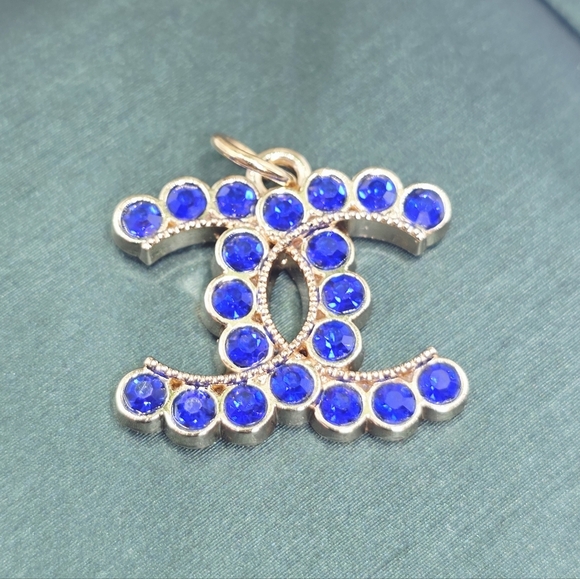 CHANEL Blue Gemstone Pendant - Picture 2 of 4